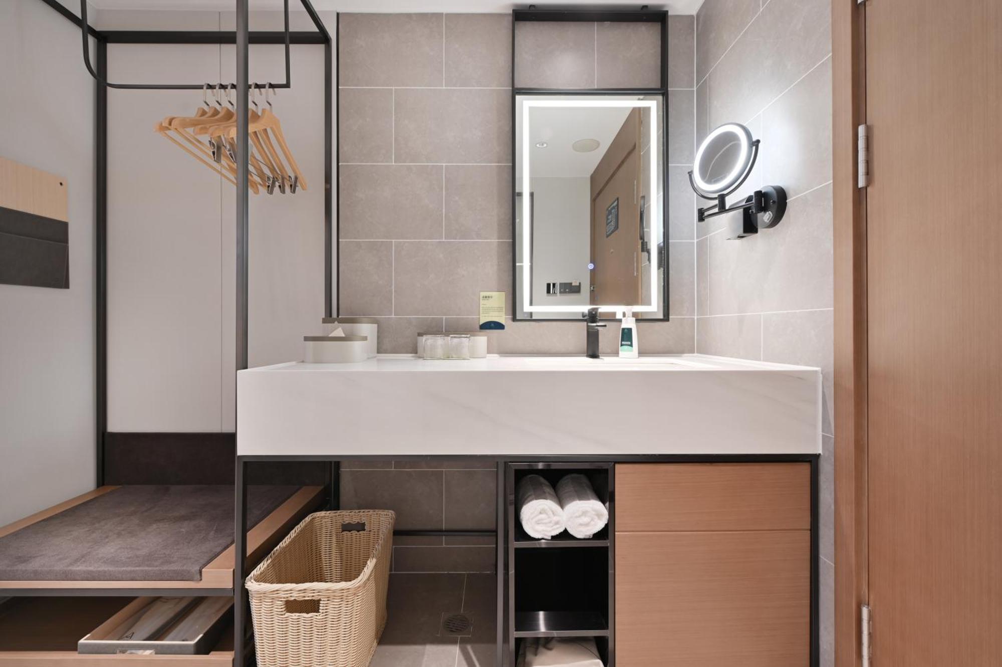 Hotel Atour Hepingli Uibe 4*